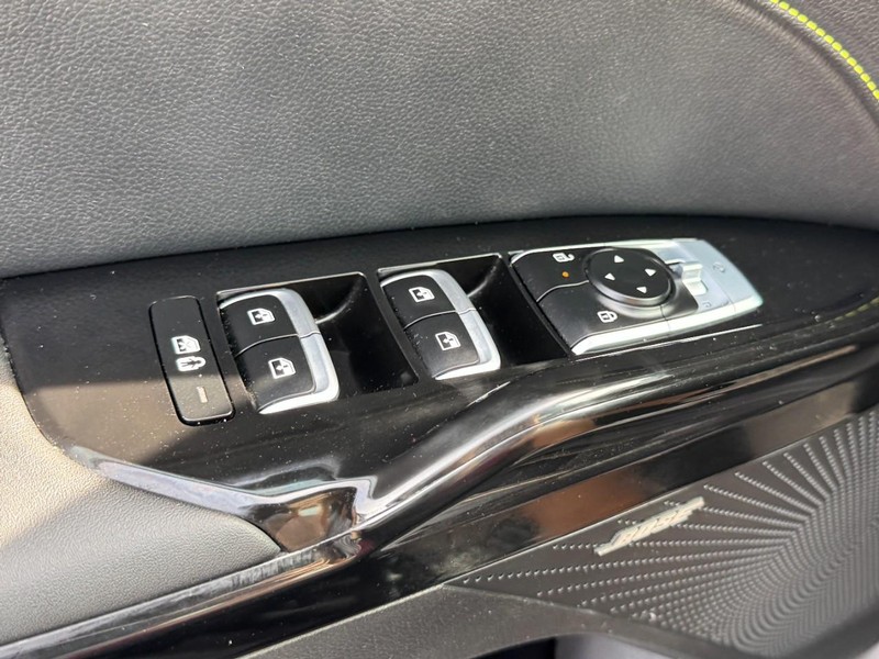 Kia K5 Vehicle Image 34