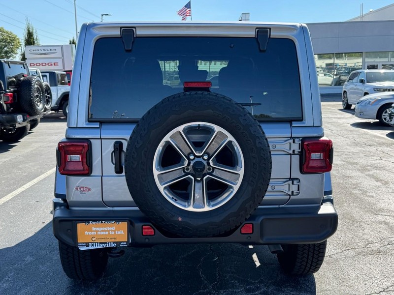 Jeep Wrangler Vehicle Image 17