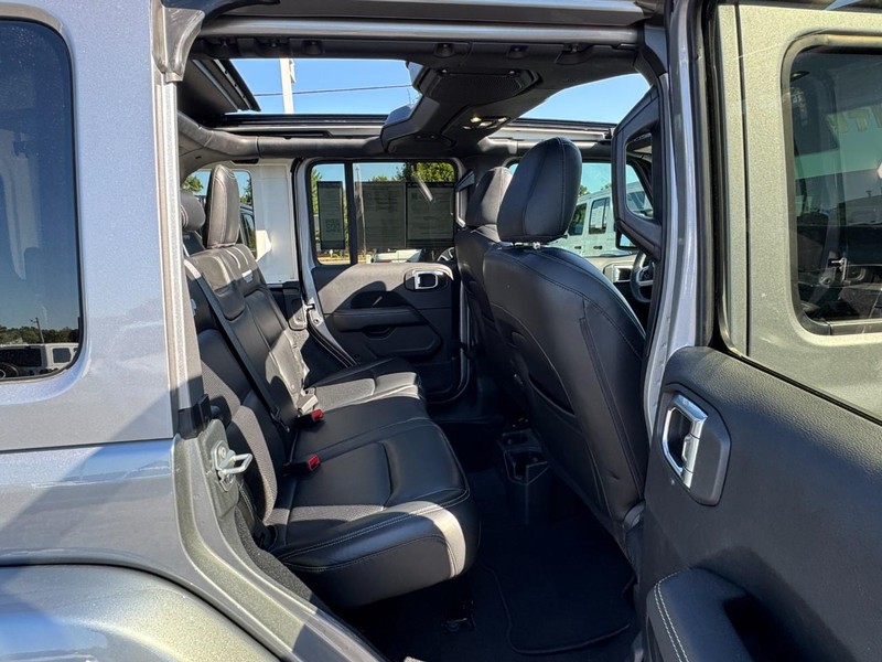 Jeep Wrangler Vehicle Image 21