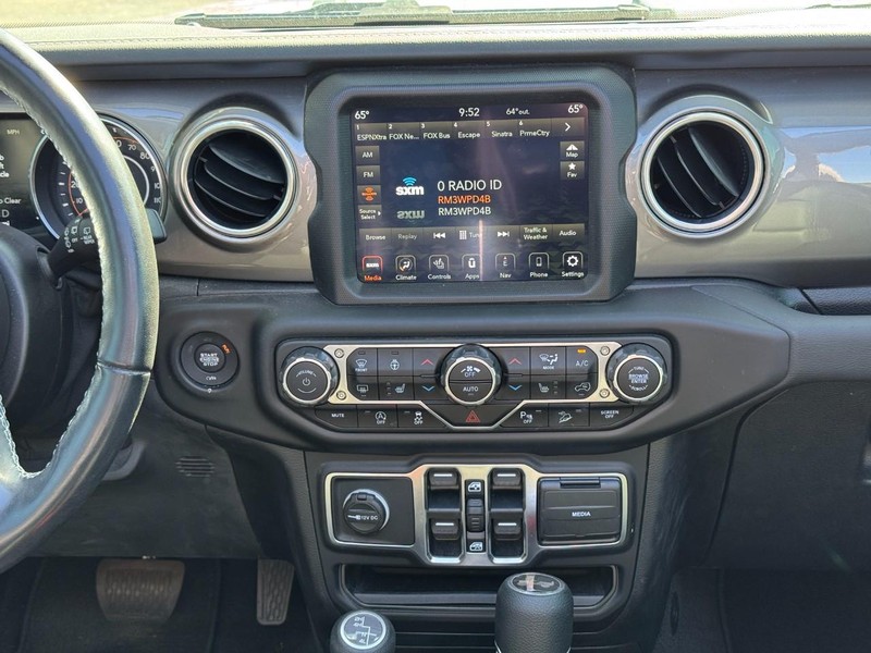 Jeep Wrangler Vehicle Image 25