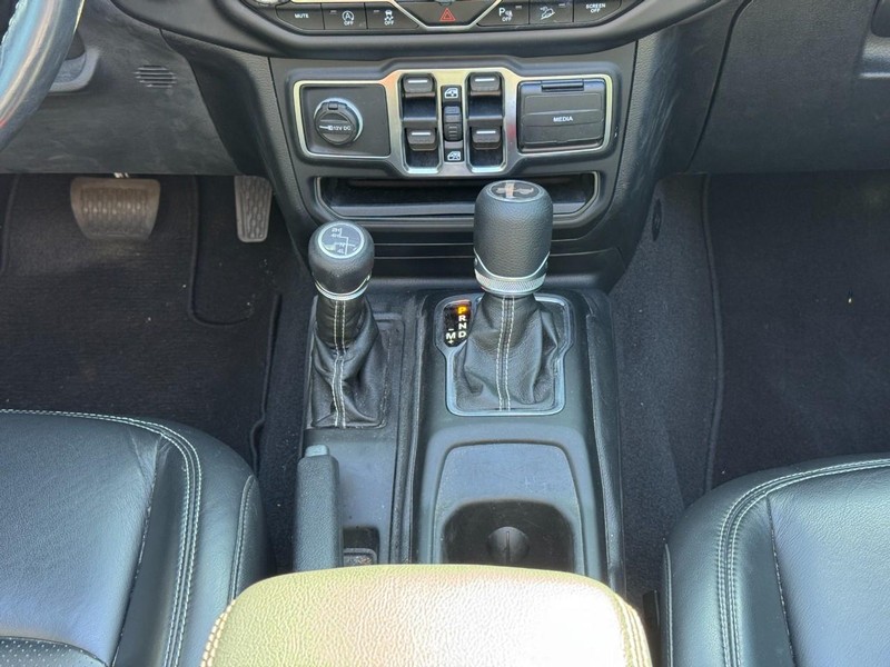 Jeep Wrangler Vehicle Image 26