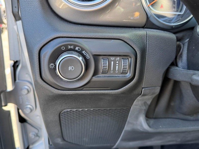 Jeep Wrangler Vehicle Image 31