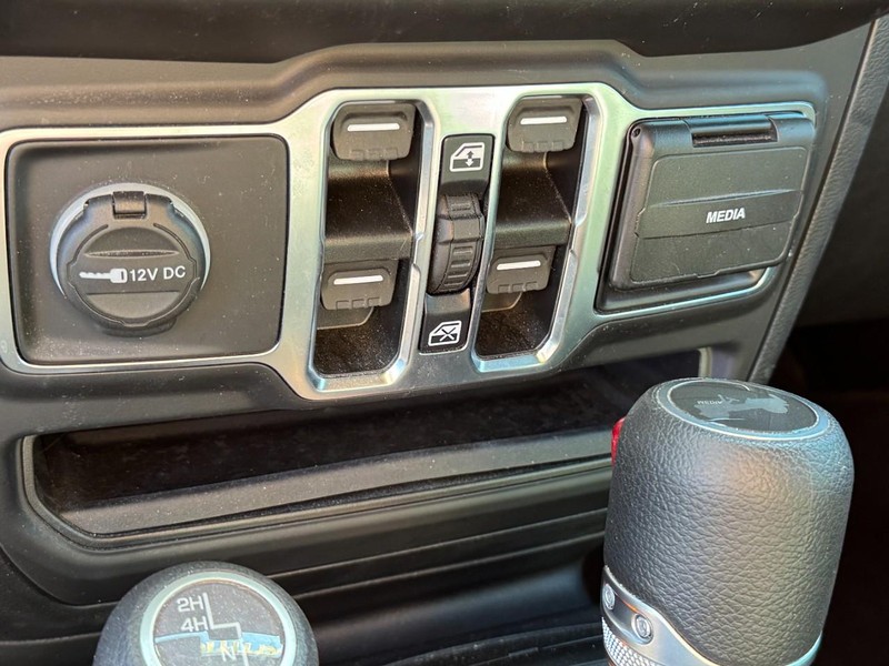 Jeep Wrangler Vehicle Image 36