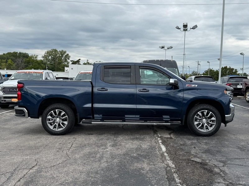 Chevrolet Silverado 1500 LTD Vehicle Image 02