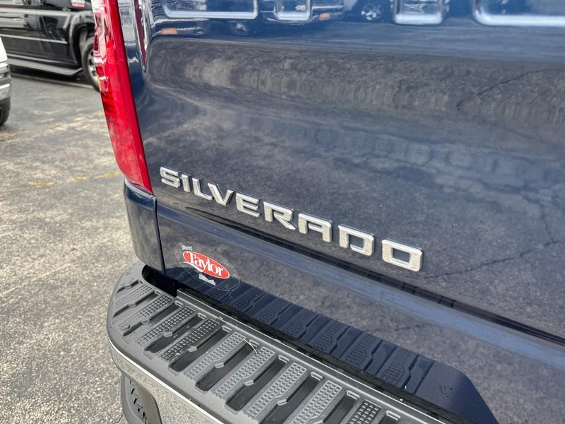 Chevrolet Silverado 1500 LTD Vehicle Image 16