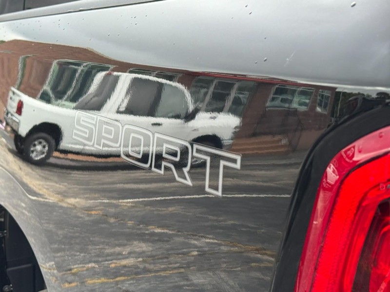 Ram 1500 Vehicle Image 15