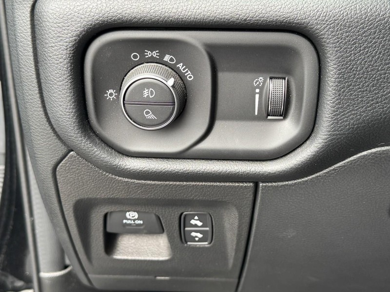 Ram 1500 Vehicle Image 25