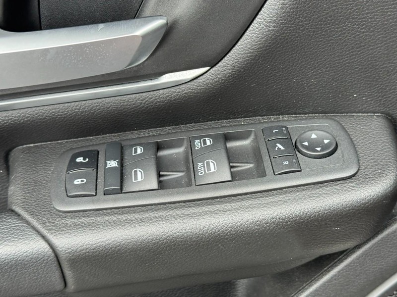 Ram 1500 Vehicle Image 32