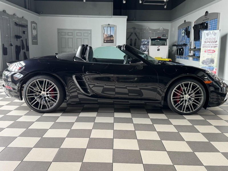 Porsche 718 Boxster Vehicle Image 03