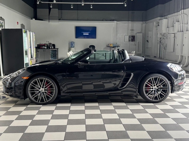 Porsche 718 Boxster Vehicle Image 10