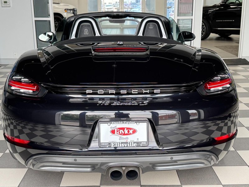 Porsche 718 Boxster Vehicle Image 13