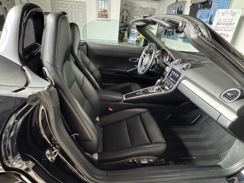 Porsche 718 Boxster Vehicle Image 15