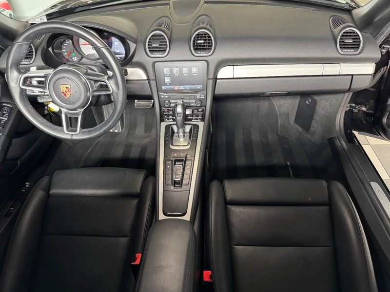 Porsche 718 Boxster Vehicle Image 16