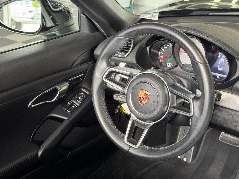 Porsche 718 Boxster Vehicle Image 17