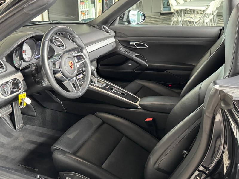 Porsche 718 Boxster Vehicle Image 20