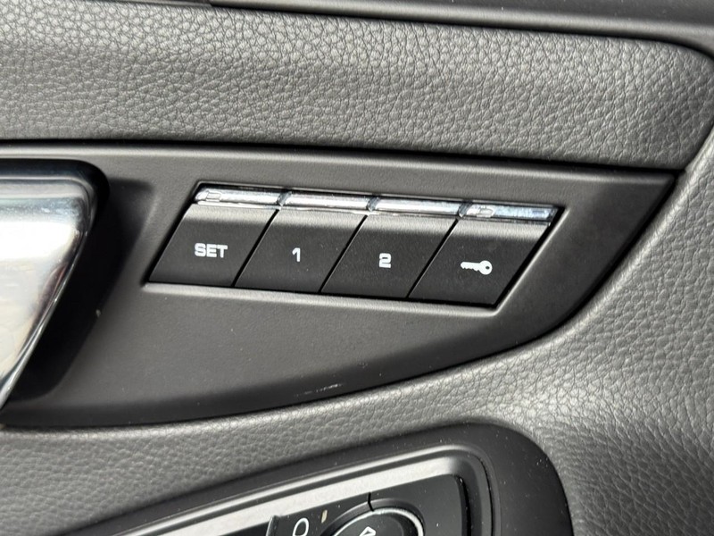 Porsche 718 Boxster Vehicle Image 21