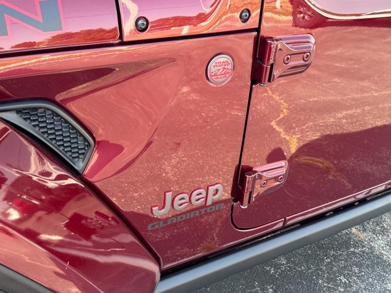 Jeep Gladiator Vehicle Image 13