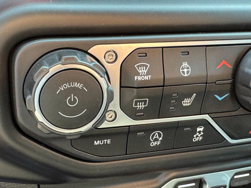 Jeep Gladiator Vehicle Image 32