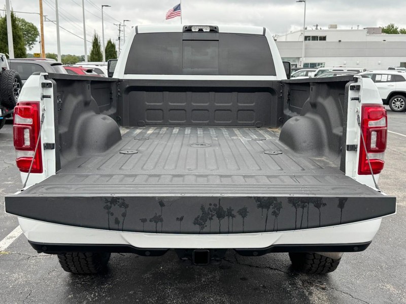 Ram 3500 Vehicle Image 17