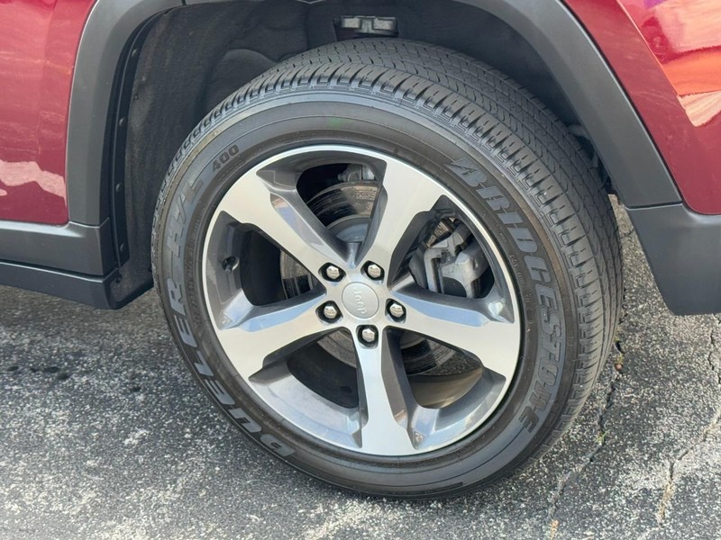 Jeep Grand Cherokee 4xe Vehicle Image 08