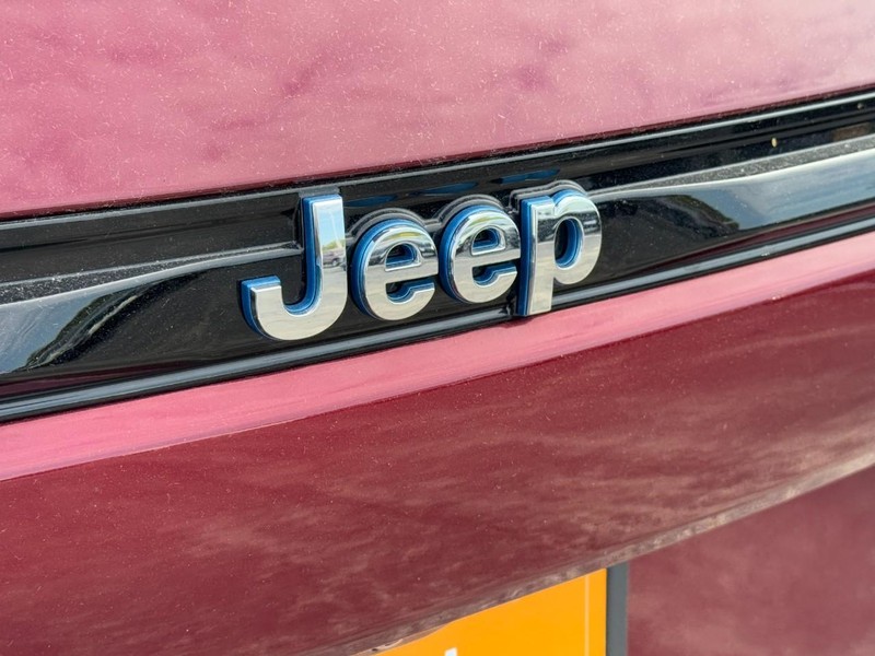 Jeep Grand Cherokee 4xe Vehicle Image 14