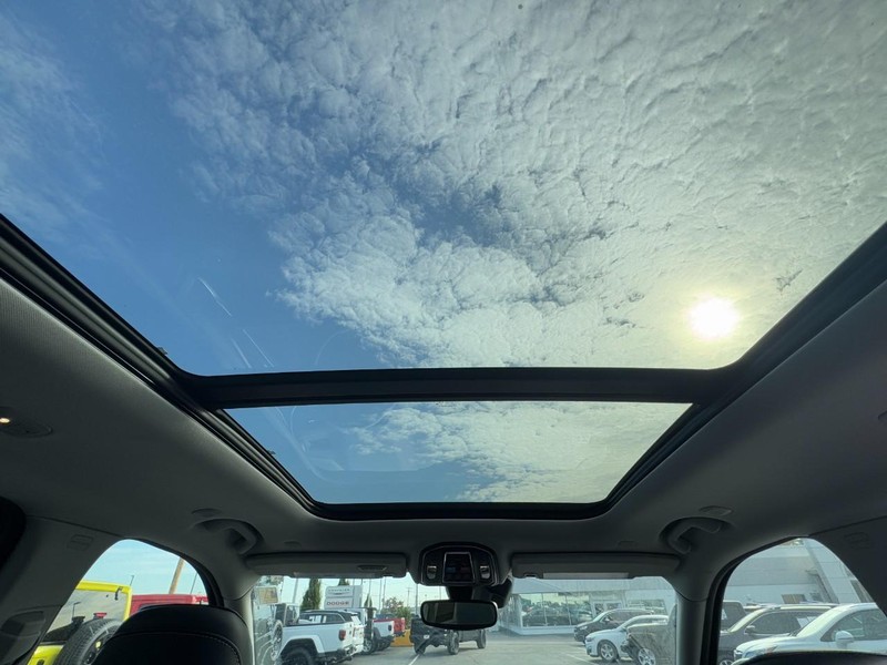 Jeep Grand Cherokee 4xe Vehicle Image 20