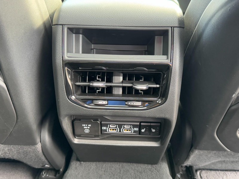 Jeep Grand Cherokee 4xe Vehicle Image 21