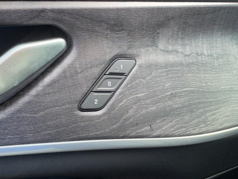 Jeep Grand Cherokee 4xe Vehicle Image 26