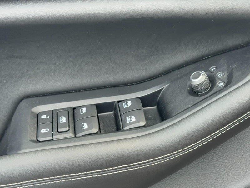 Jeep Grand Cherokee 4xe Vehicle Image 38