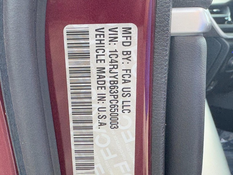 Jeep Grand Cherokee 4xe Vehicle Image 41