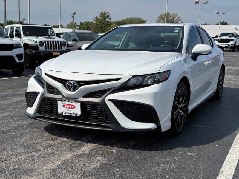 Toyota Camry Vehicle Image 10