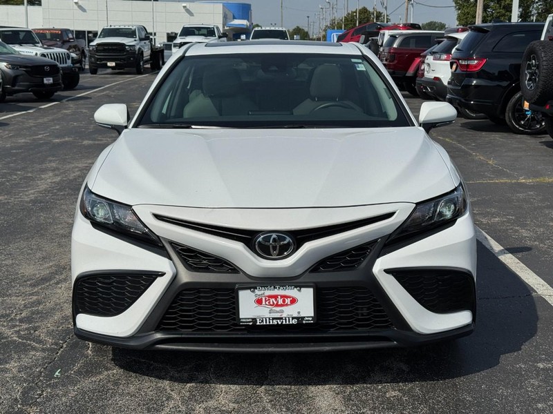 Toyota Camry Vehicle Image 11