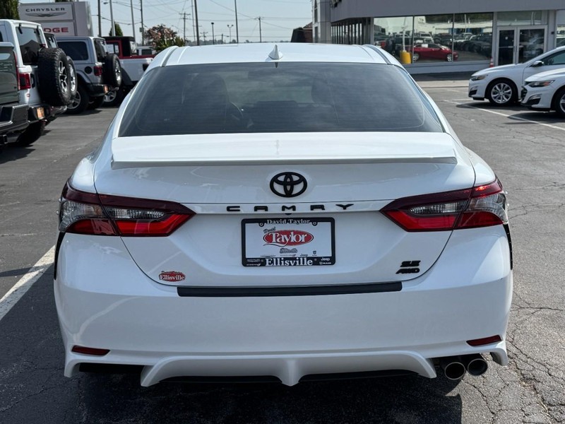 Toyota Camry Vehicle Image 12