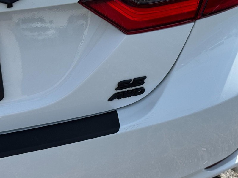 Toyota Camry Vehicle Image 13