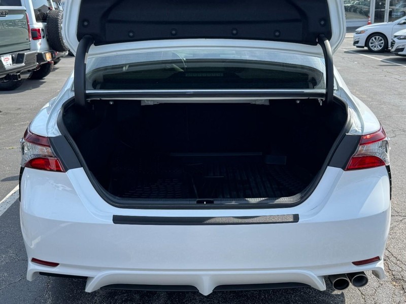 Toyota Camry Vehicle Image 14