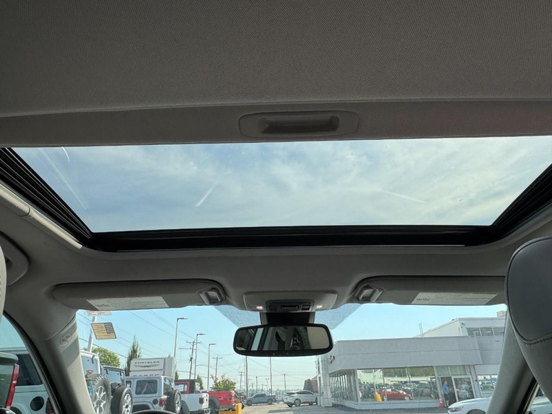 Toyota Camry Vehicle Image 17
