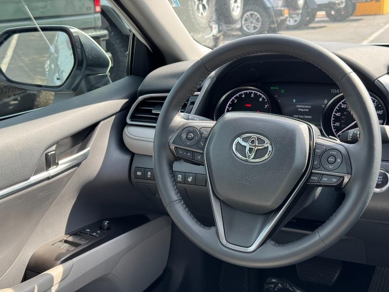 Toyota Camry Vehicle Image 19