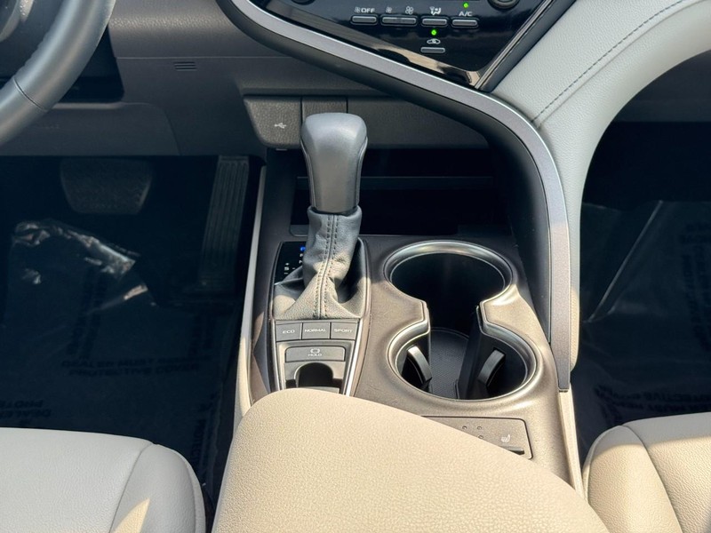 Toyota Camry Vehicle Image 21