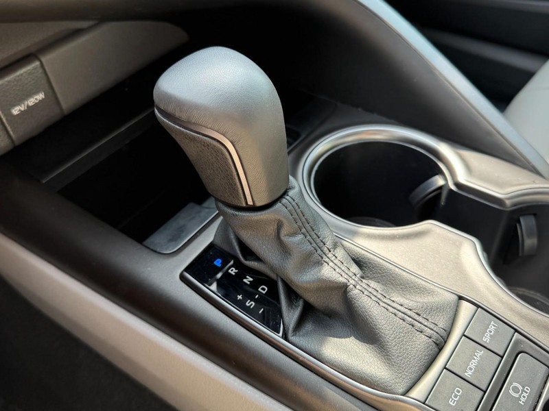 Toyota Camry Vehicle Image 28