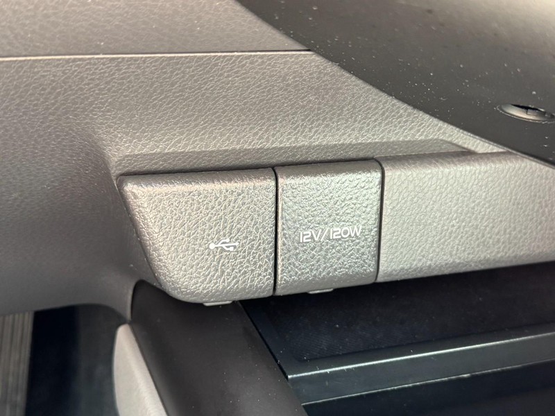 Toyota Camry Vehicle Image 29