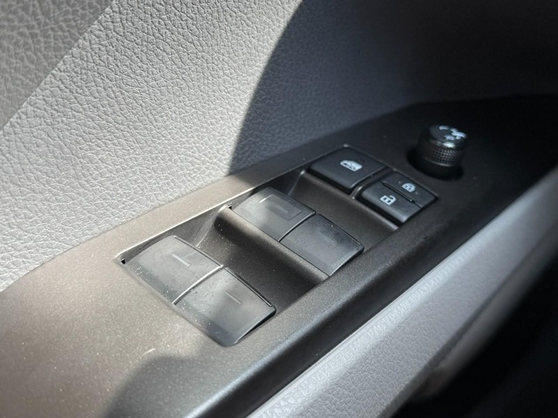 Toyota Camry Vehicle Image 31