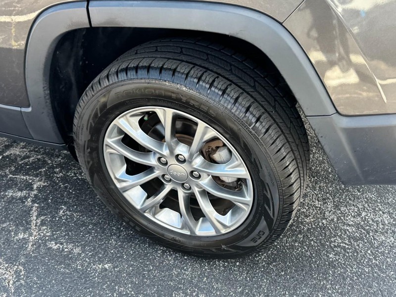 Jeep Cherokee Vehicle Image 07