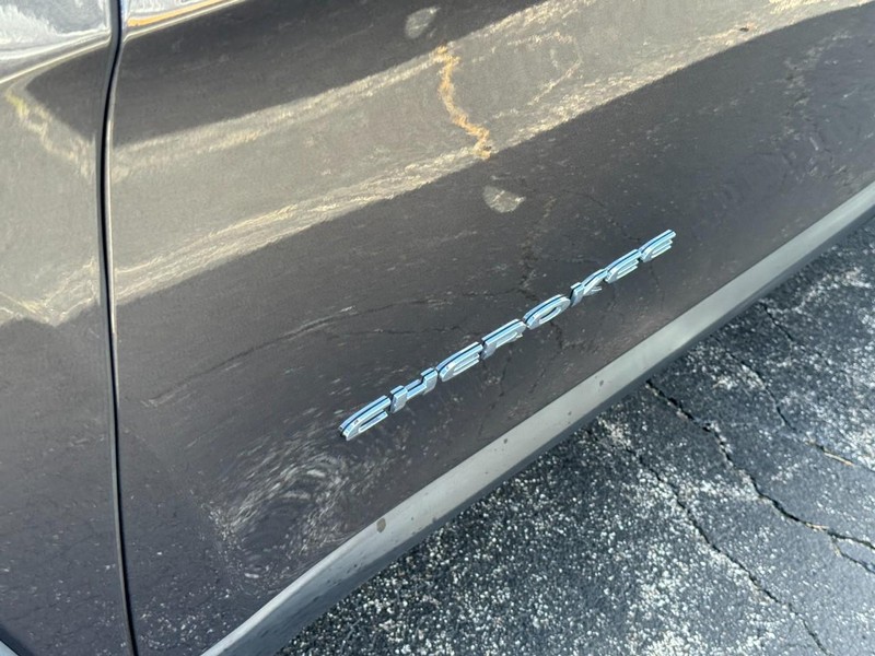 Jeep Cherokee Vehicle Image 11