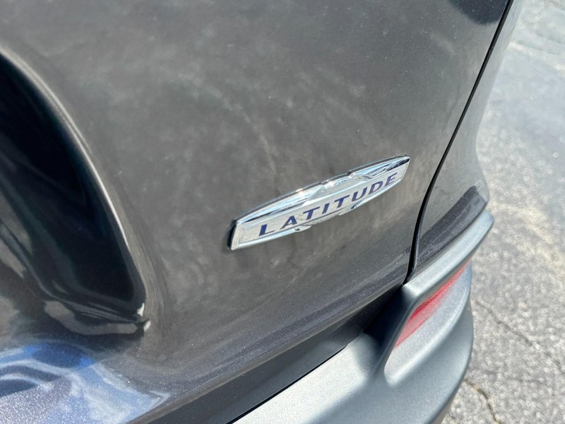 Jeep Cherokee Vehicle Image 14