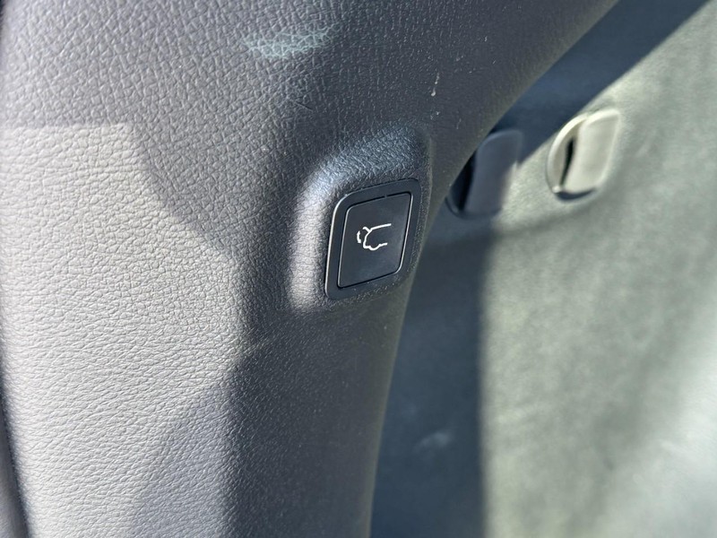 Jeep Cherokee Vehicle Image 16