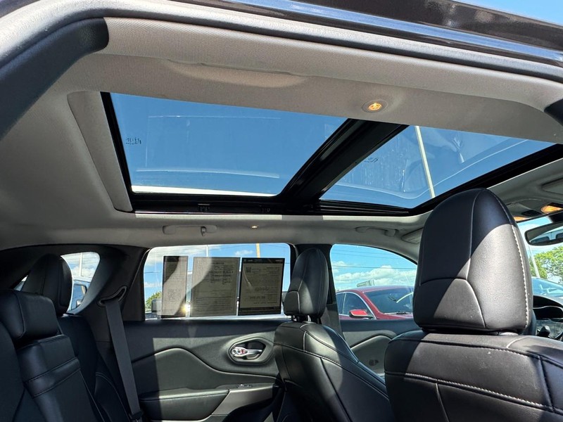 Jeep Cherokee Vehicle Image 18