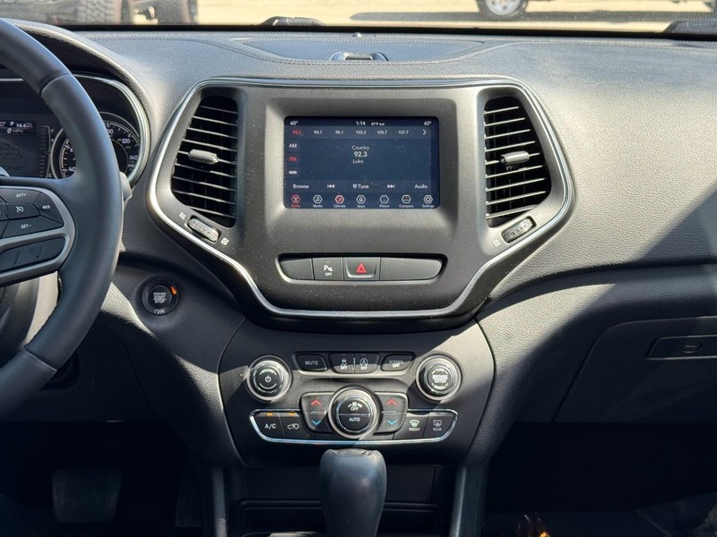 Jeep Cherokee Vehicle Image 22