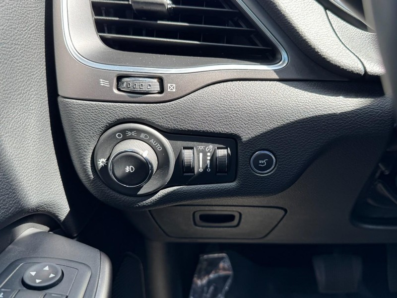 Jeep Cherokee Vehicle Image 25