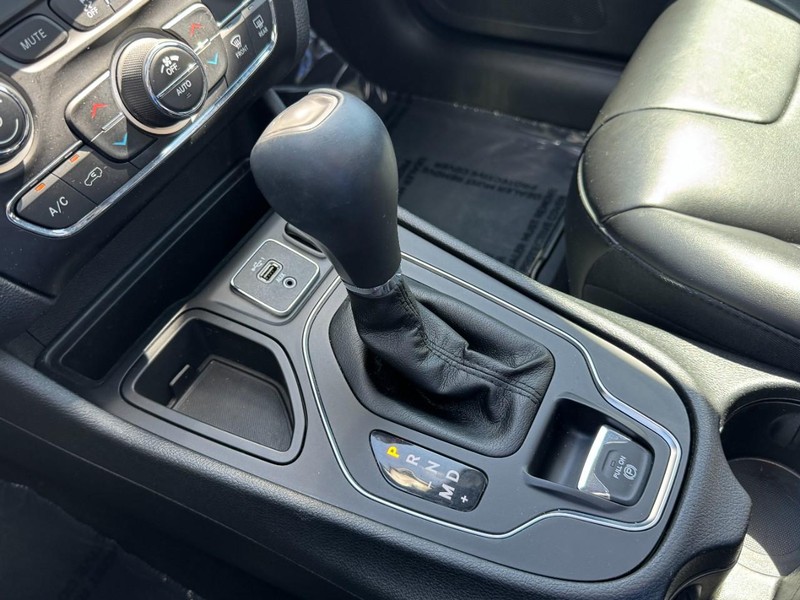 Jeep Cherokee Vehicle Image 29