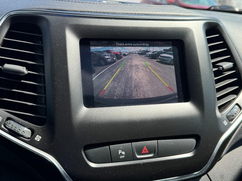 Jeep Cherokee Vehicle Image 30